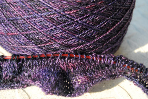 The very first rows of Maplewing A failed attempt at showing you the lace in my Maplewing bud